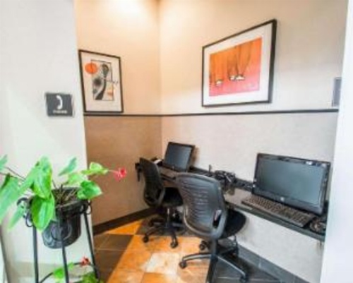 Clarion Suites Maingate image 9